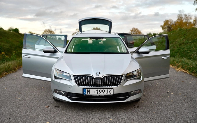 Skoda Superb cena 59900 przebieg: 240800, rok produkcji 2019 z Płock małe 781